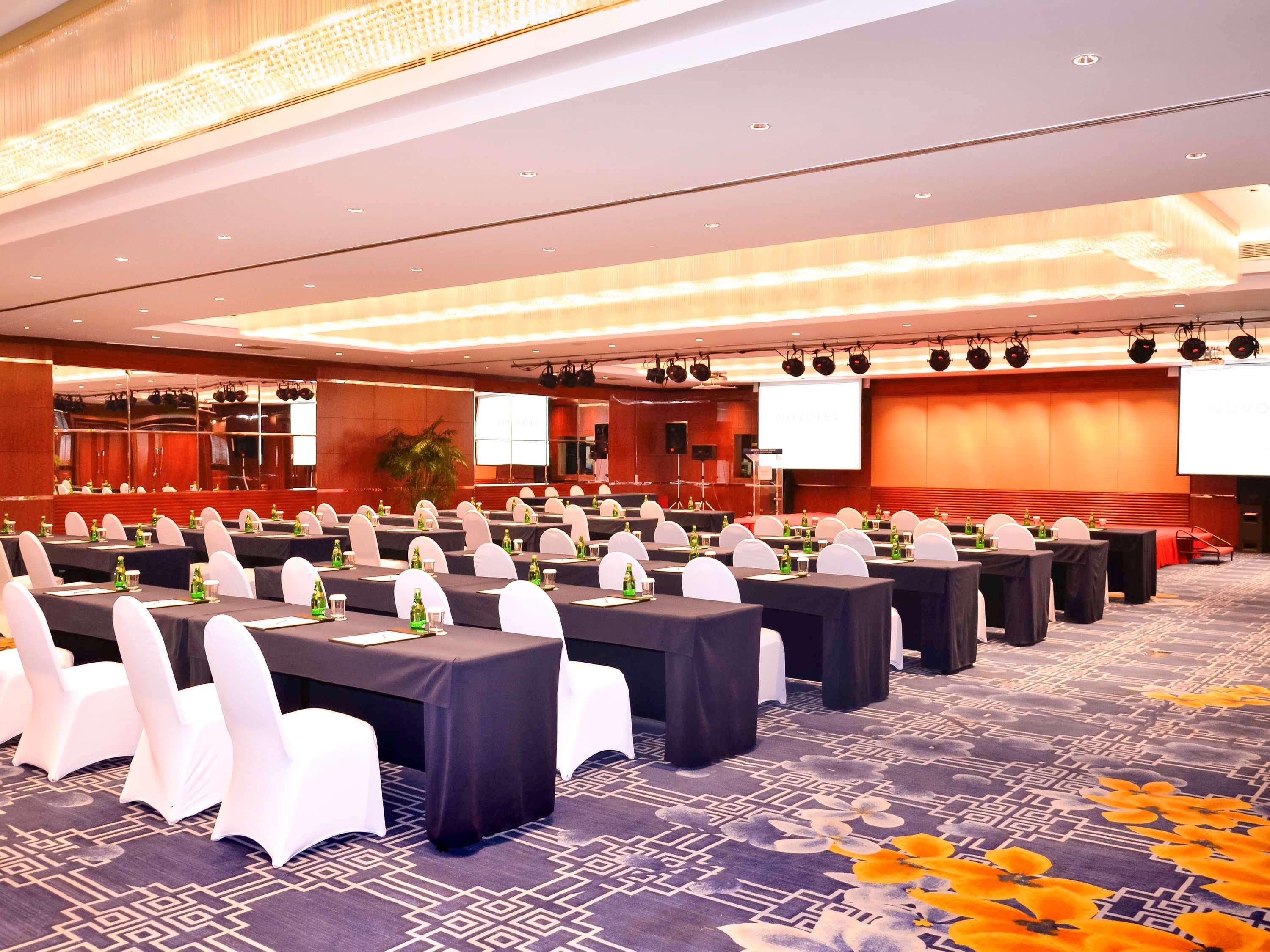 Novotel Beijing Peace Екстер'єр фото